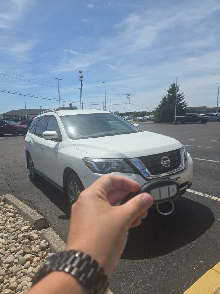 Used 2018 Nissan Pathfinder S AWD/4WD image 5