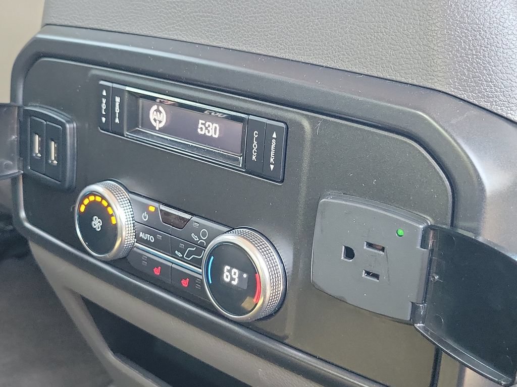 Used 2019 Ford Expedition Limited w/ Equipment Group 302A AWD/4WD image 25