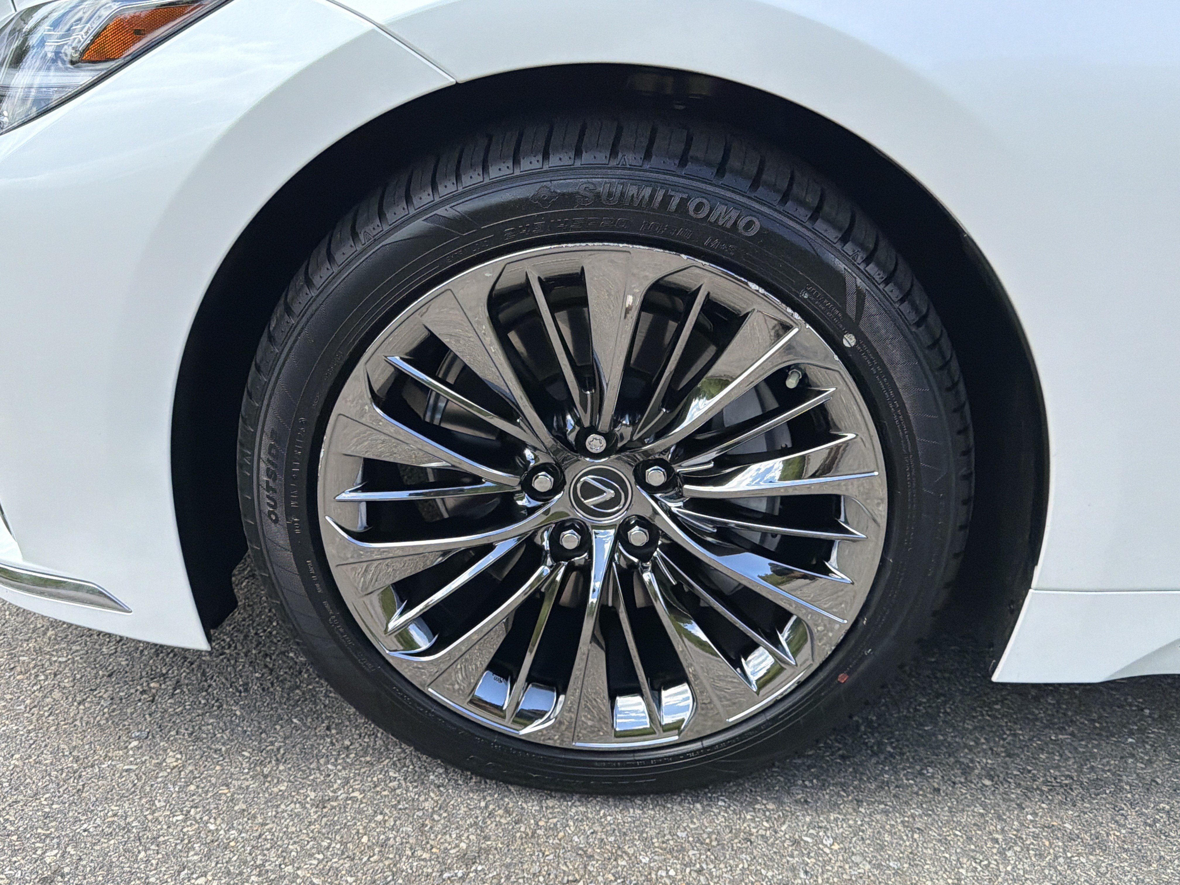 Used 2021 Lexus LS 500 w/ Accessory Package (Z2) RWD image 11