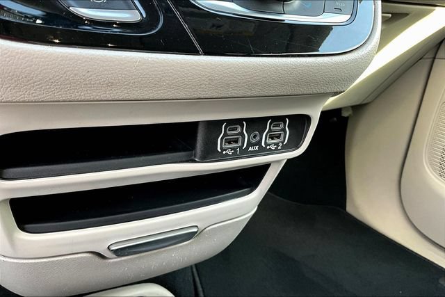 Used 2022 Chrysler Voyager LX FWD image 15