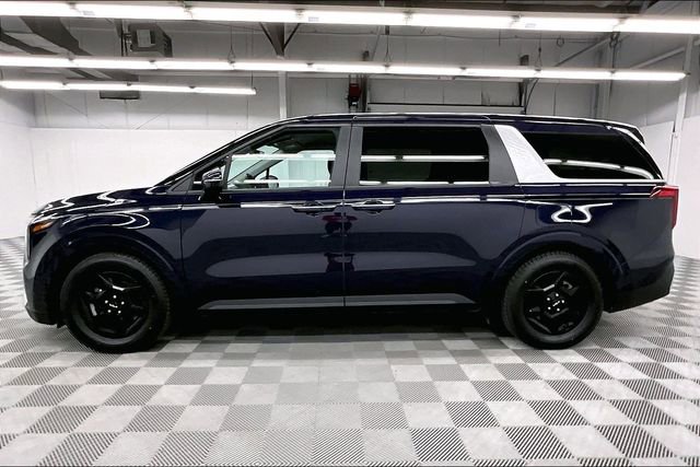 Used 2025 Kia Carnival image 14