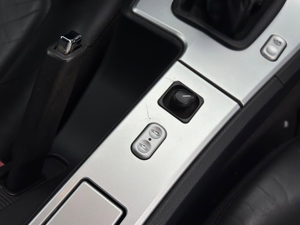 Used 2006 Chrysler Crossfire Limited image 24