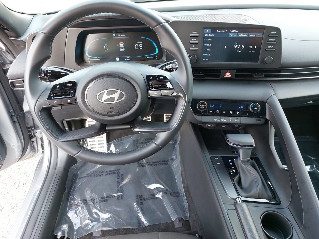 Certified 2025 Hyundai Elantra Sport FWD image 17
