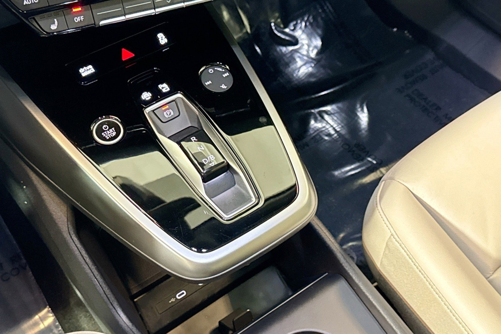 Used 2025 Audi Q4 e-tron Premium Plus image 16