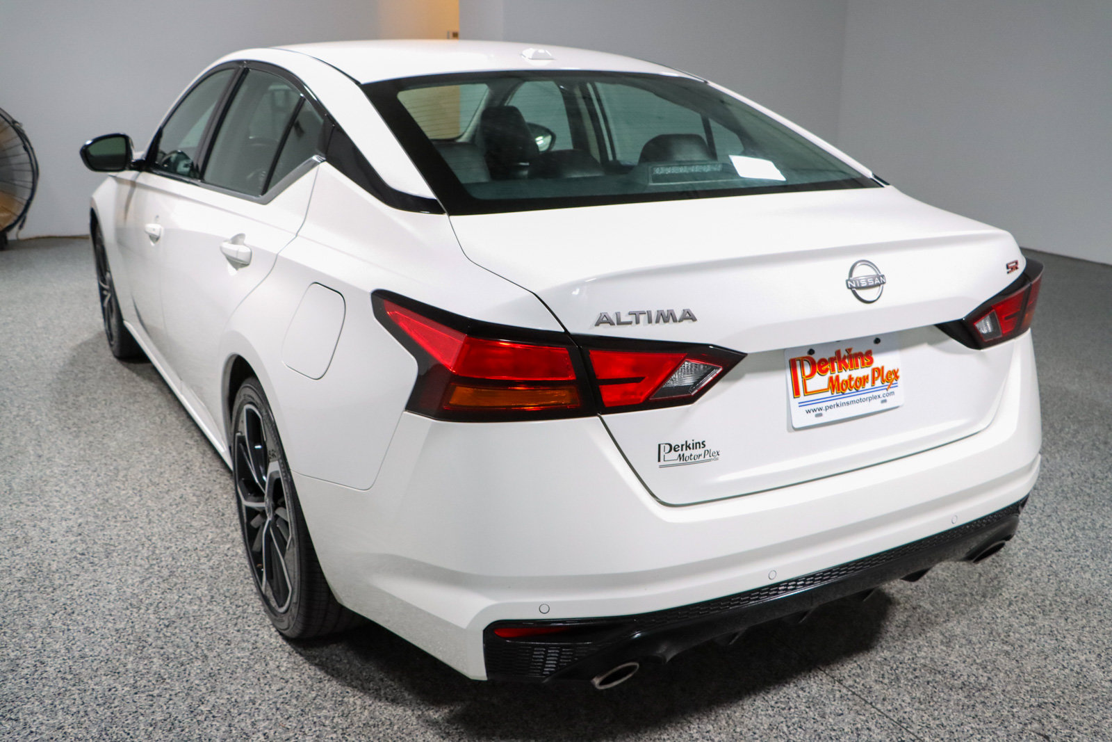 Used 2024 Nissan Altima 2.5 SR FWD image 9
