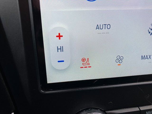 Used 2024 Ford Edge Titanium image 2