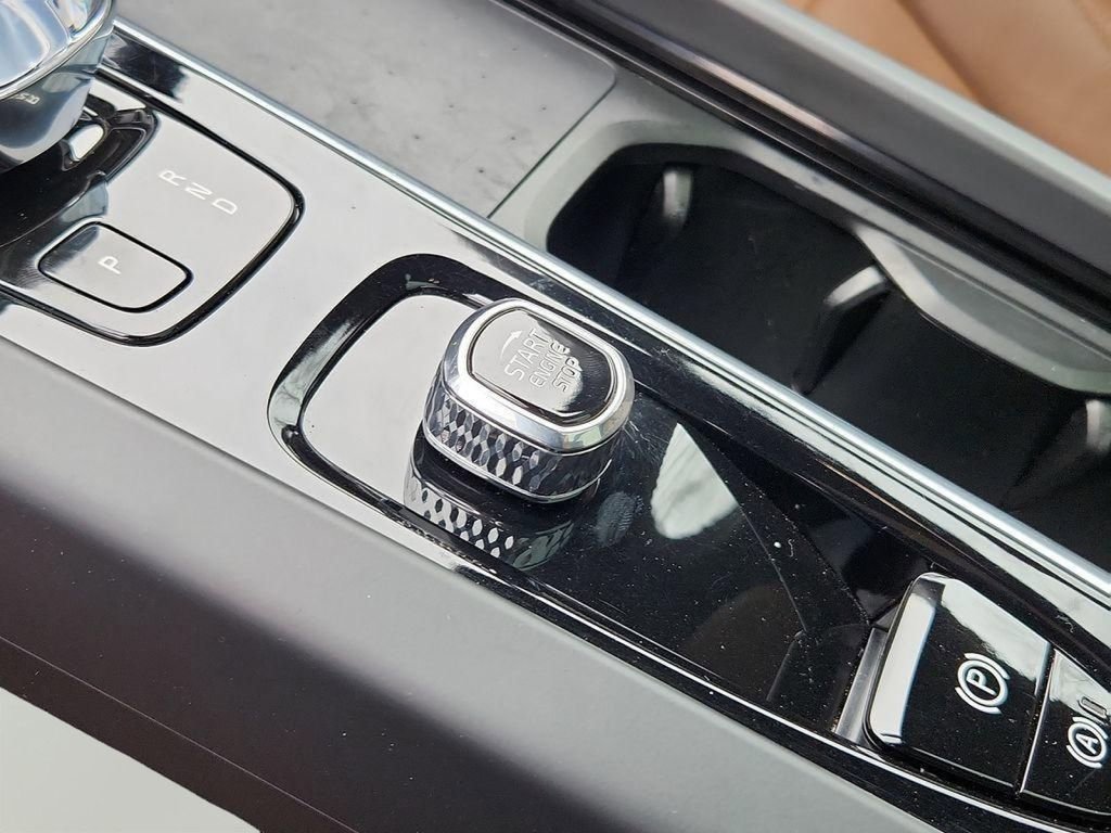 Used 2022 Volvo XC60 B5 Inscription w/ Climate Package image 26