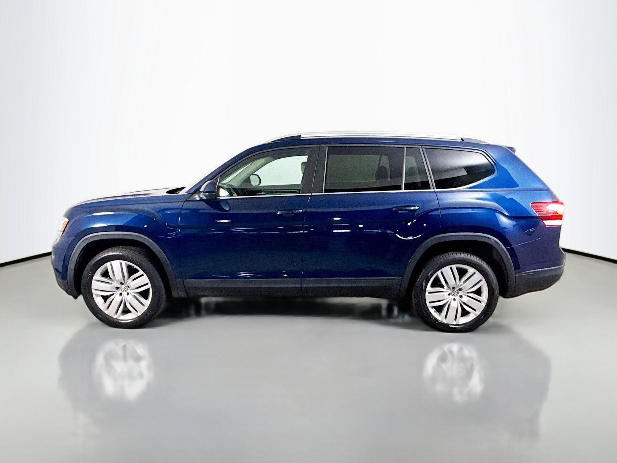 Used 2019 Volkswagen Atlas SE w/ Towing Package FWD image 6