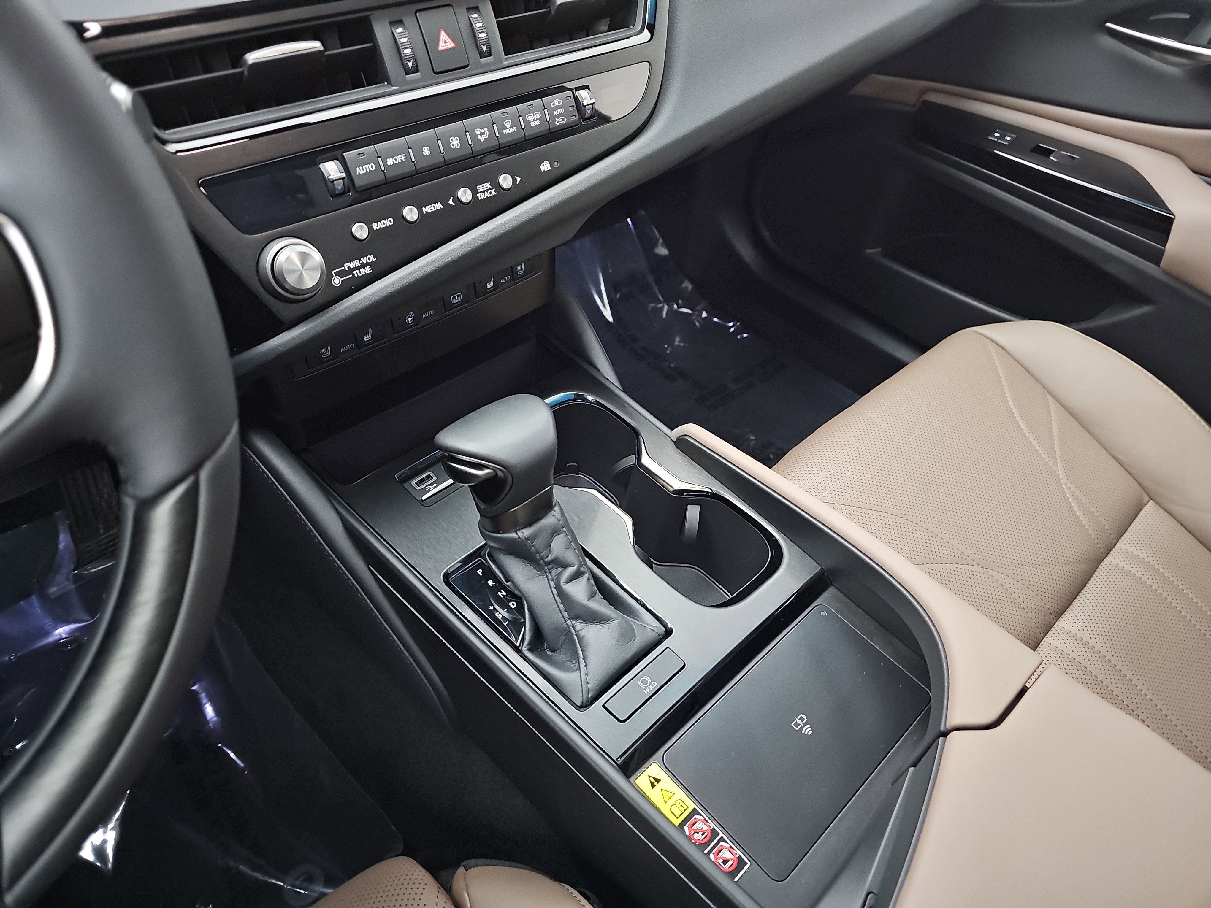 Used 2024 Lexus ES 350 Ultra Luxury w/ Accessory Package (Z1) image 34