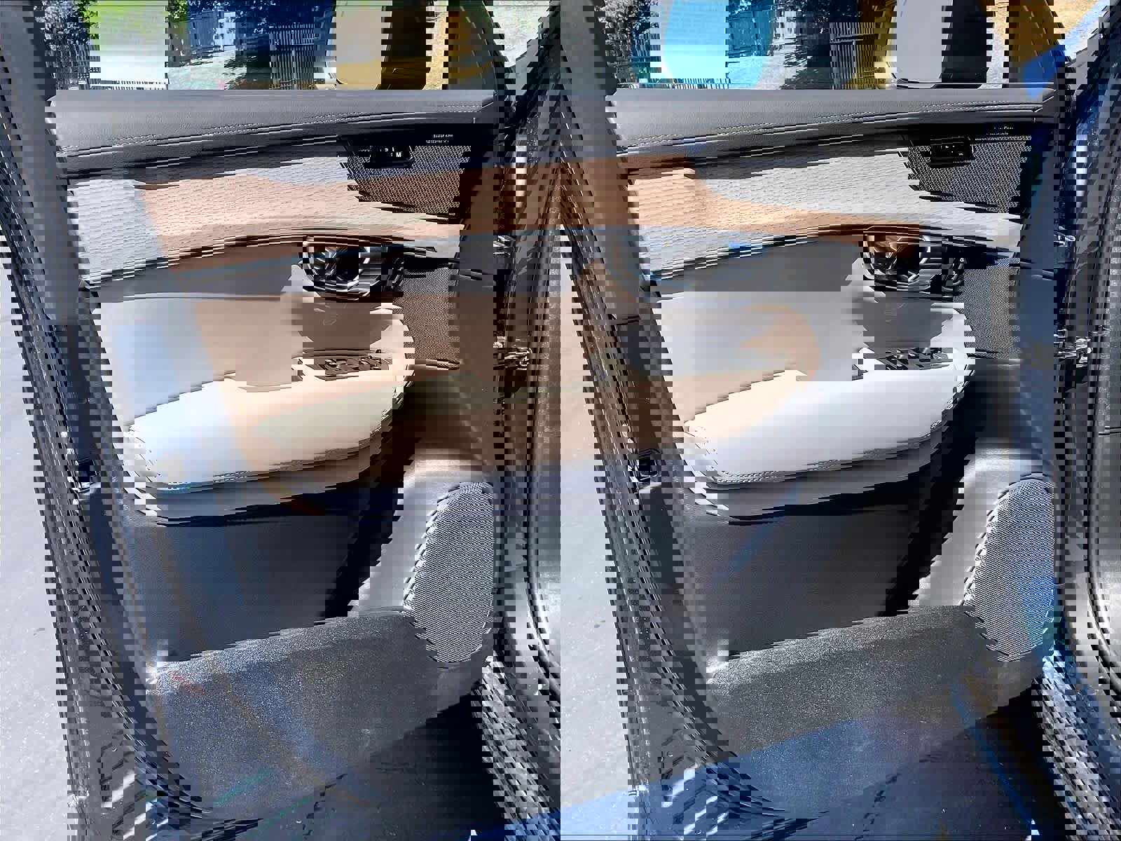 New 2026 Volvo XC90 B6 Plus w/ Protection Package Premier image 24