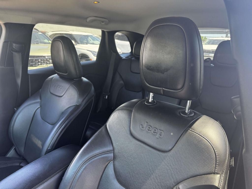 Used 2019 Jeep Cherokee Limited AWD/4WD image 18