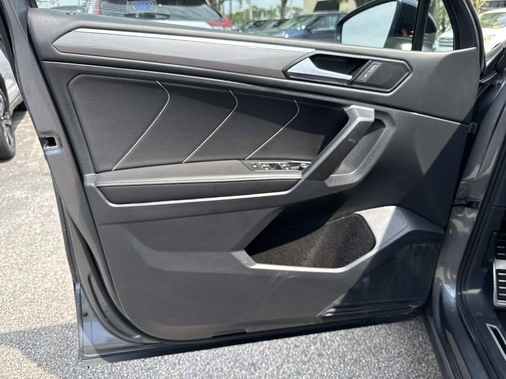 Used 2023 Volkswagen Tiguan SE R-Line image 19