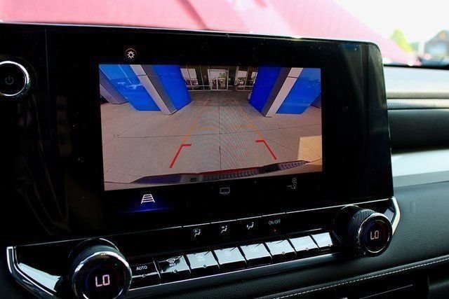 Used 2024 Chevrolet Colorado LT w/ LT Convenience Package AWD/4WD image 21