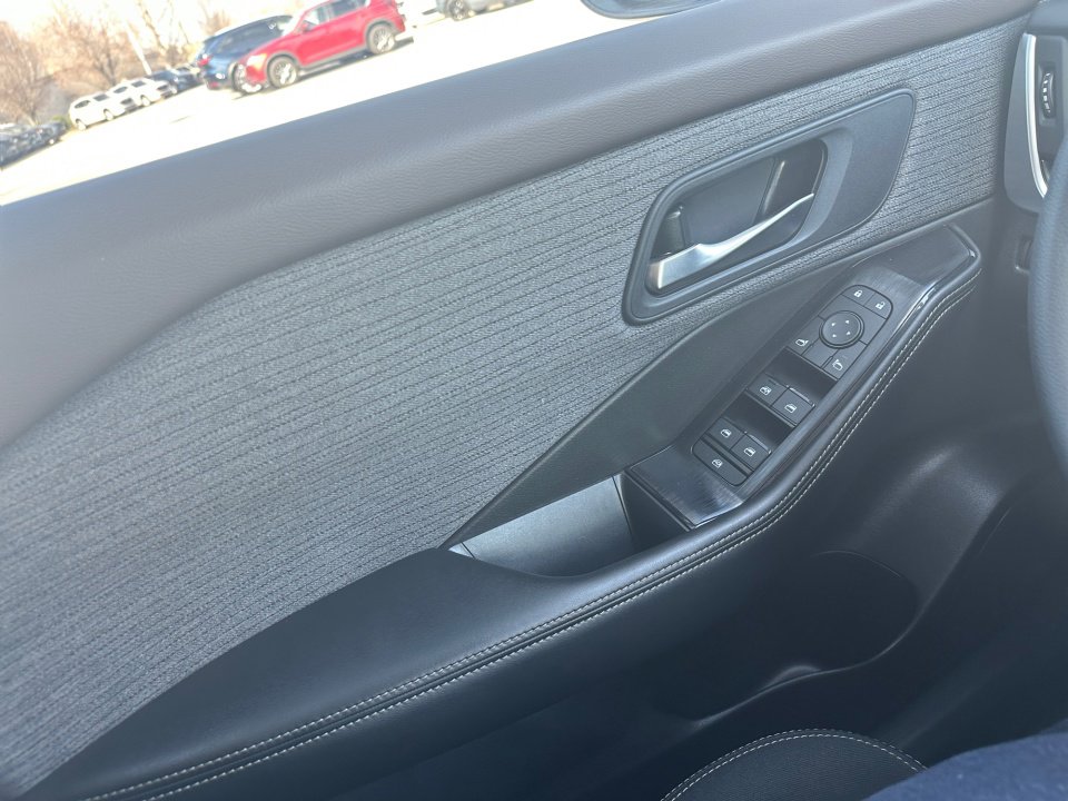 Used 2023 Nissan Rogue SV image 36