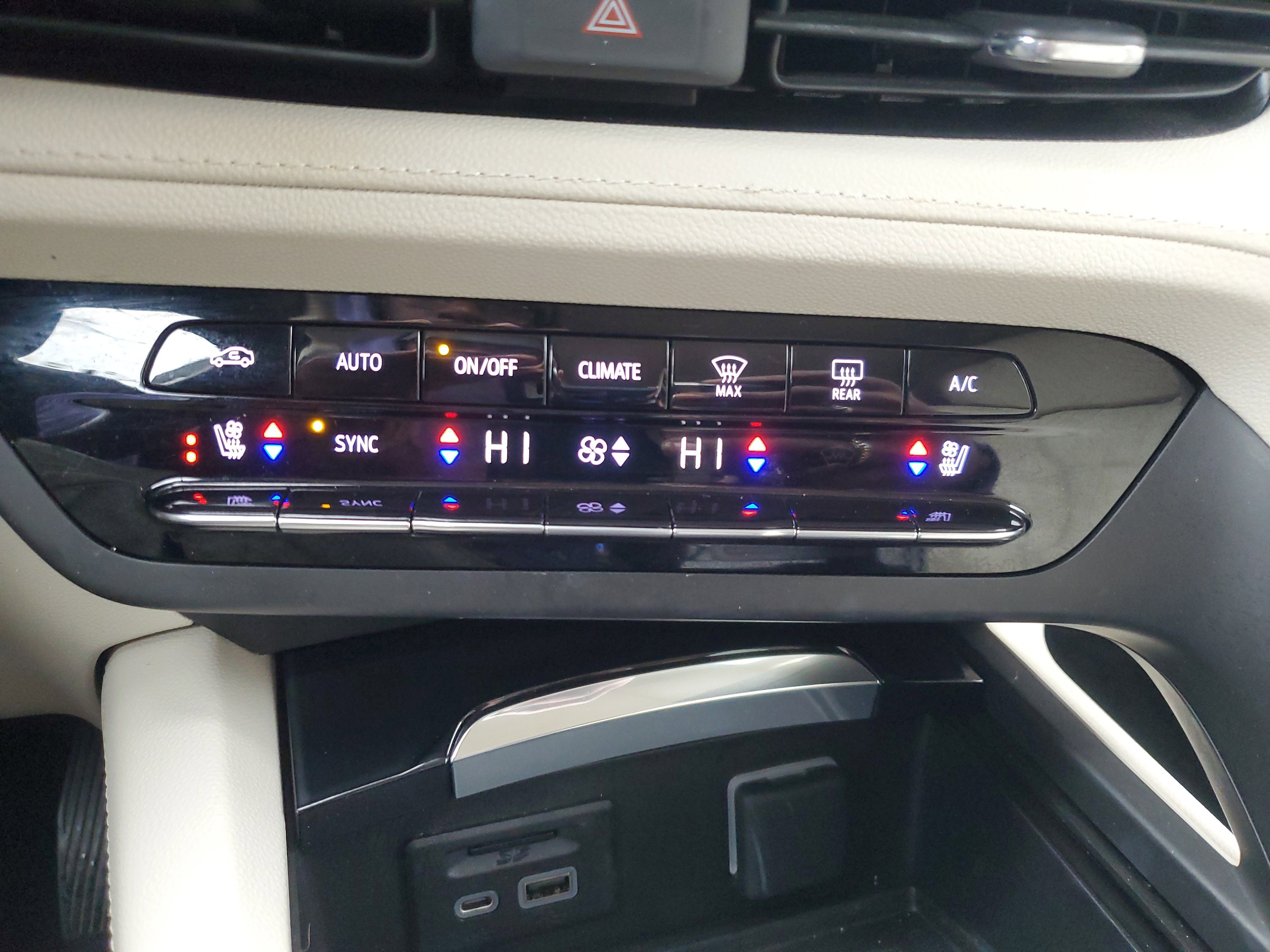 Used 2022 Buick Envision Avenir w/ Technology Package II image 28