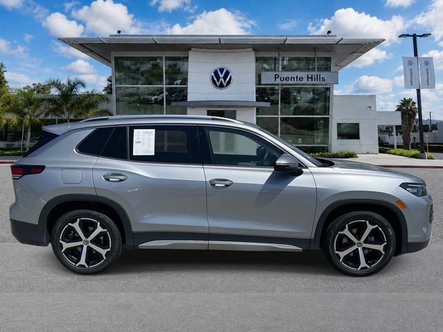 Certified 2026 Volkswagen Tiguan SE w/ Panoramic Sunroof Package FWD image 3