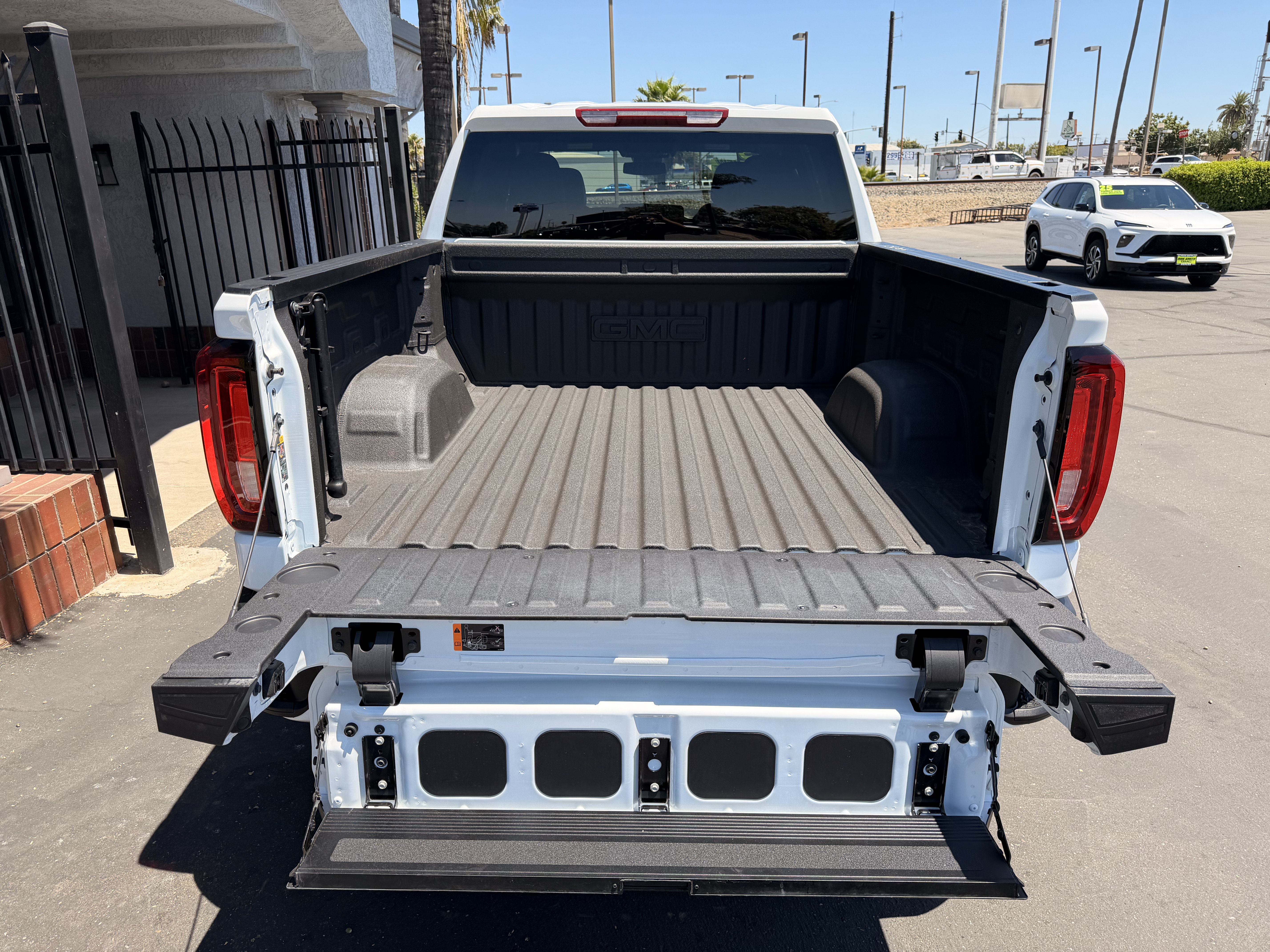 Used 2025 GMC Sierra 1500 AT4 AWD/4WD image 8