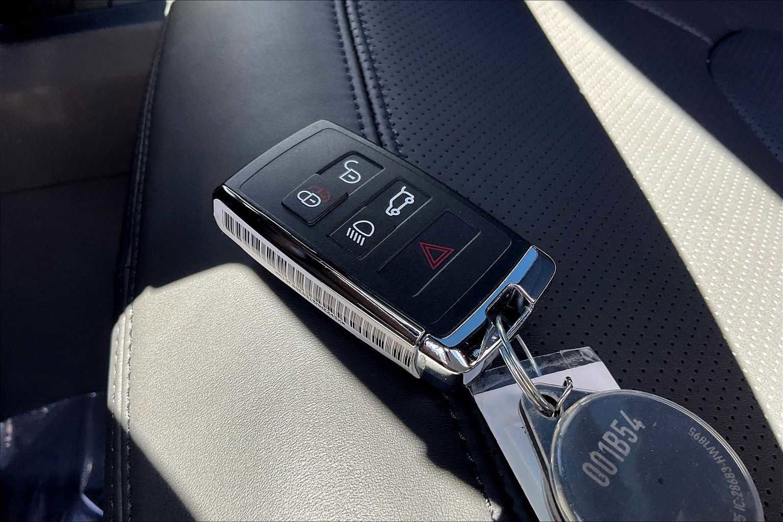 New 2025 Land Rover Defender 110 X-Dynamic SE image 35