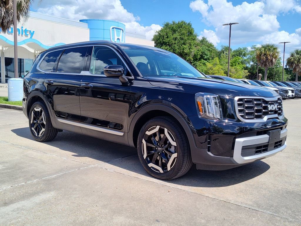 Used 2025 Kia Telluride S image 16