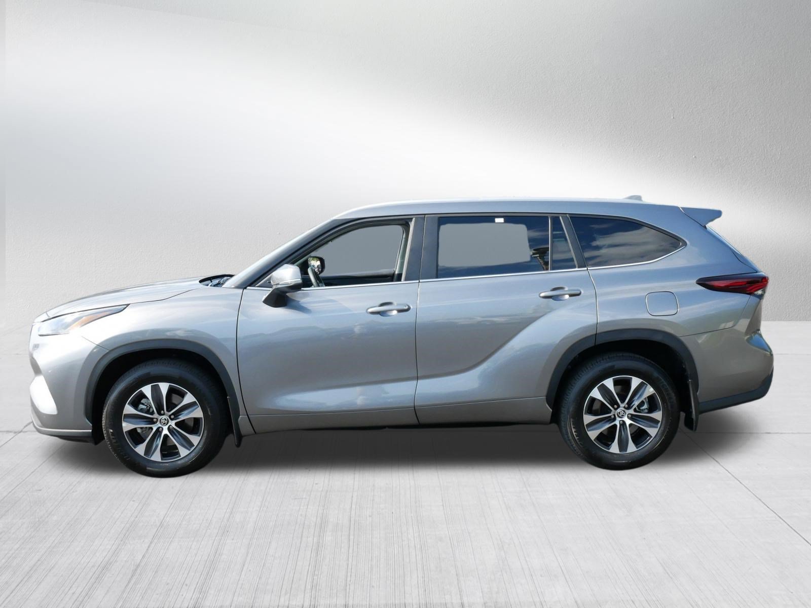 Certified 2026 Toyota Highlander XLE AWD/4WD image 4