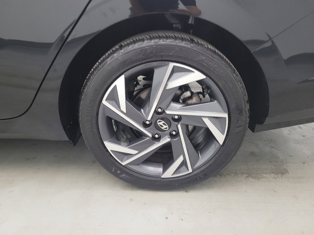 Used 2025 Hyundai Elantra Sport FWD image 31