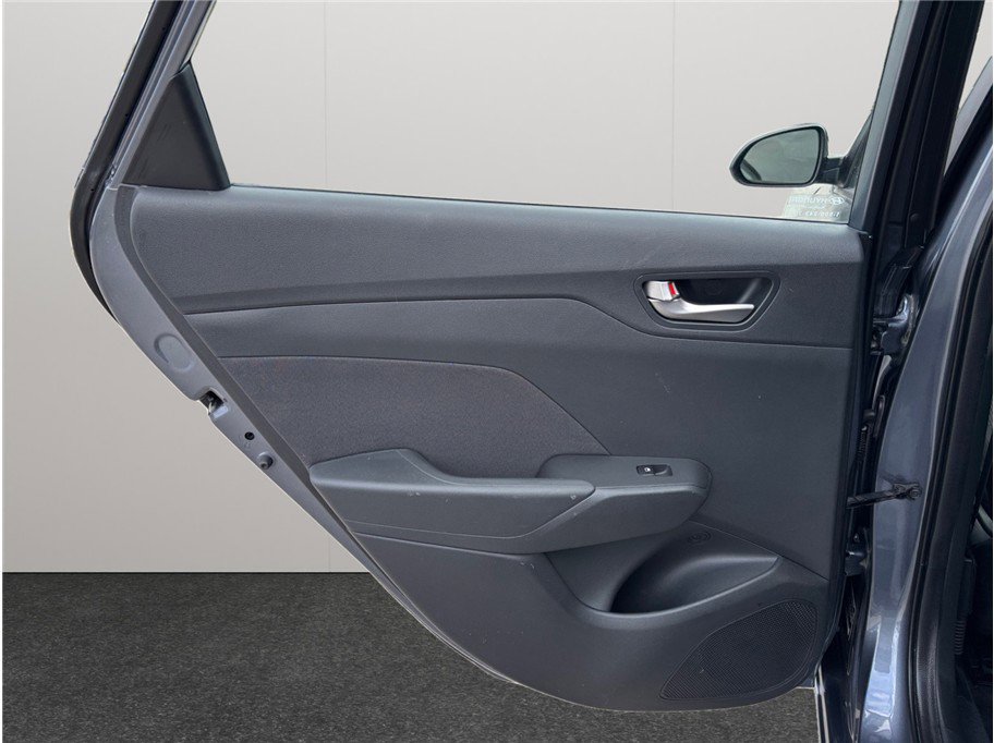 Used 2020 Hyundai Accent SE image 28