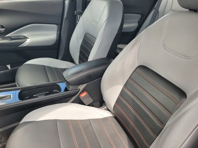 Used 2024 Nissan Kicks SR w/ SR Premium Package FWD image 13