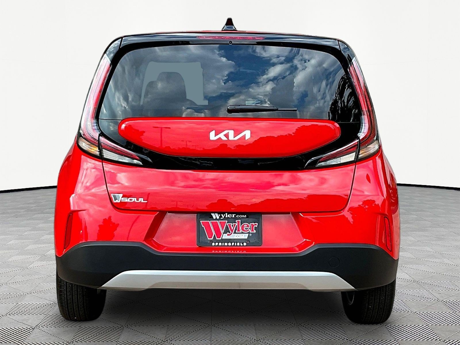 Used 2025 Kia Soul LX w/ LX Technology Package FWD image 5