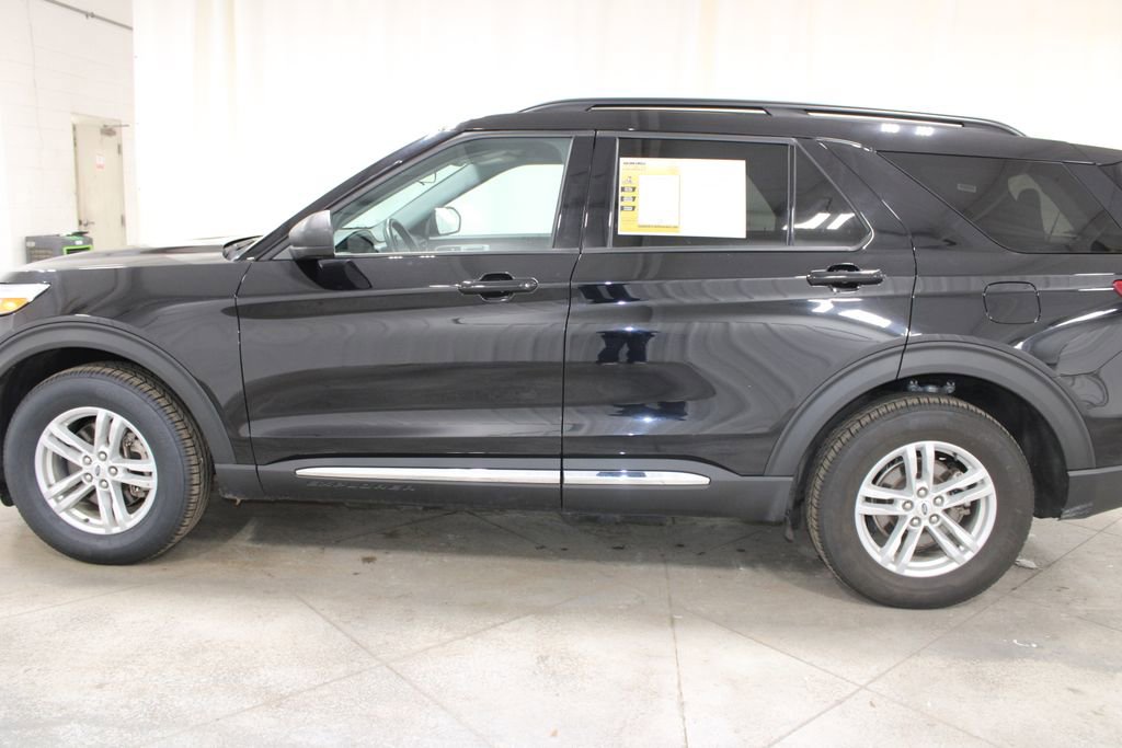 Used 2023 Ford Explorer XLT w/ Equipment Group 202A image 6