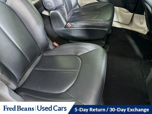 Used 2024 Chrysler Pacifica Limited FWD image 42