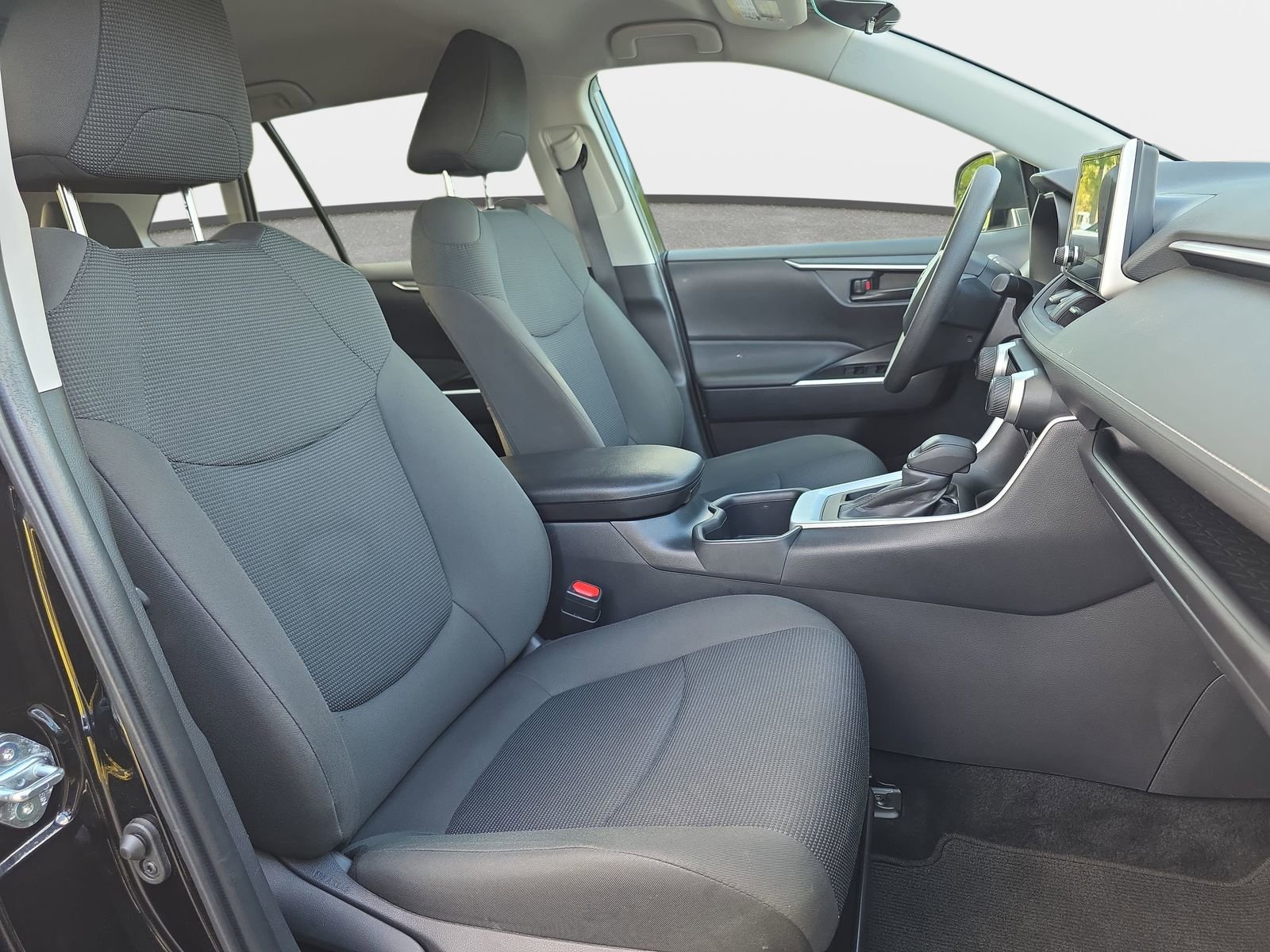 Used 2025 Toyota RAV4 LE image 10