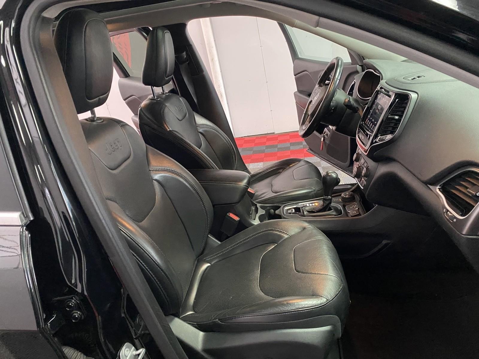 Used 2019 Jeep Cherokee Limited image 9