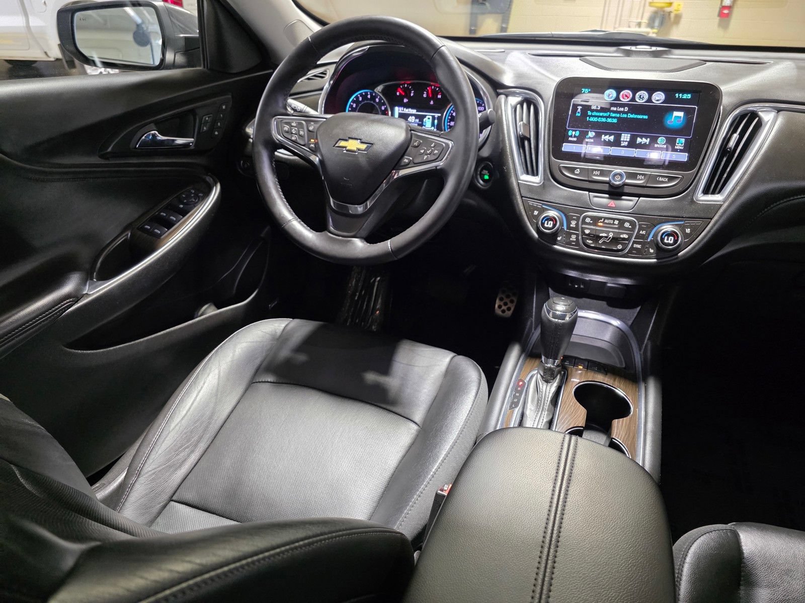 Used 2017 Chevrolet Malibu Premier w/ Premier Sun and Wheel Package FWD image 19
