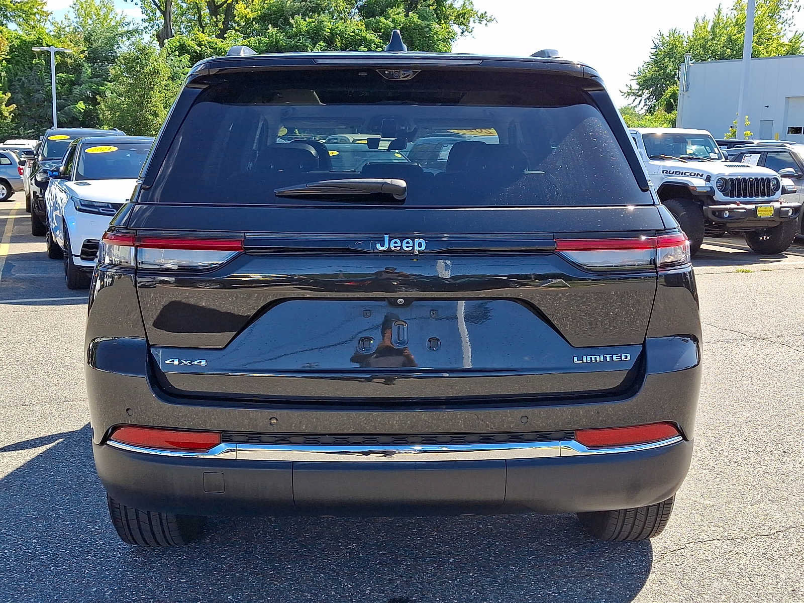 Used 2023 Jeep Grand Cherokee Limited w/ Luxury Tech Group II AWD/4WD image 5