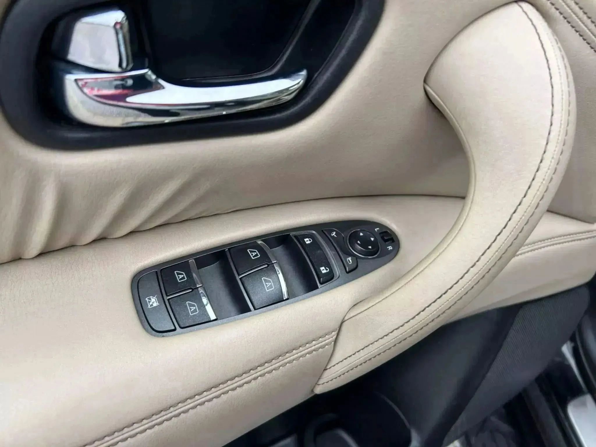 Used 2021 Nissan Armada SV w/ SV Appearance Package image 28