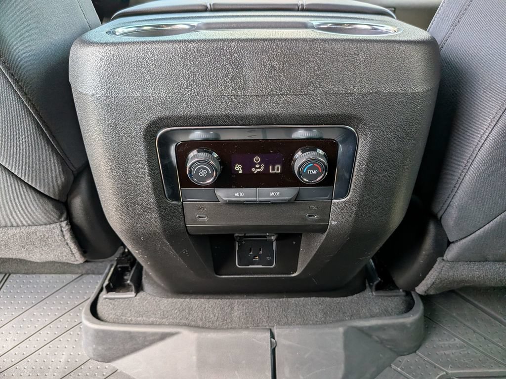 Used 2026 Chevrolet Suburban LS RWD image 37