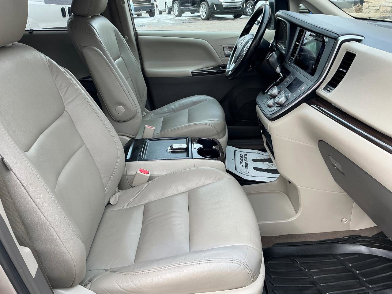 Used 2015 Toyota Sienna XLE FWD image 12
