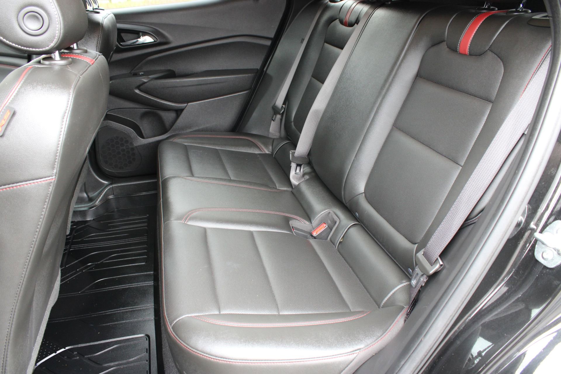 Used 2025 Chevrolet Trax RS w/ Sunroof Package image 19