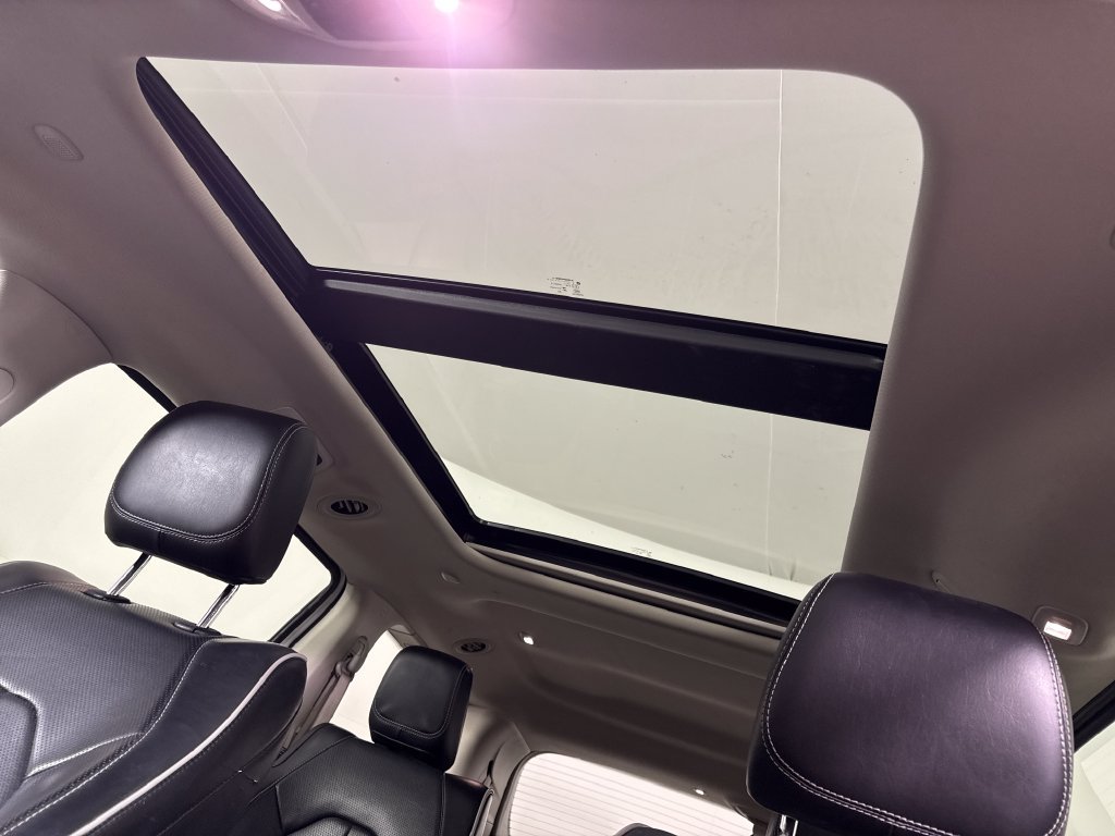 Used 2023 Chrysler Pacifica Limited FWD image 22