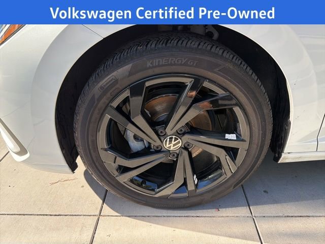 Certified 2025 Volkswagen Jetta SE image 13