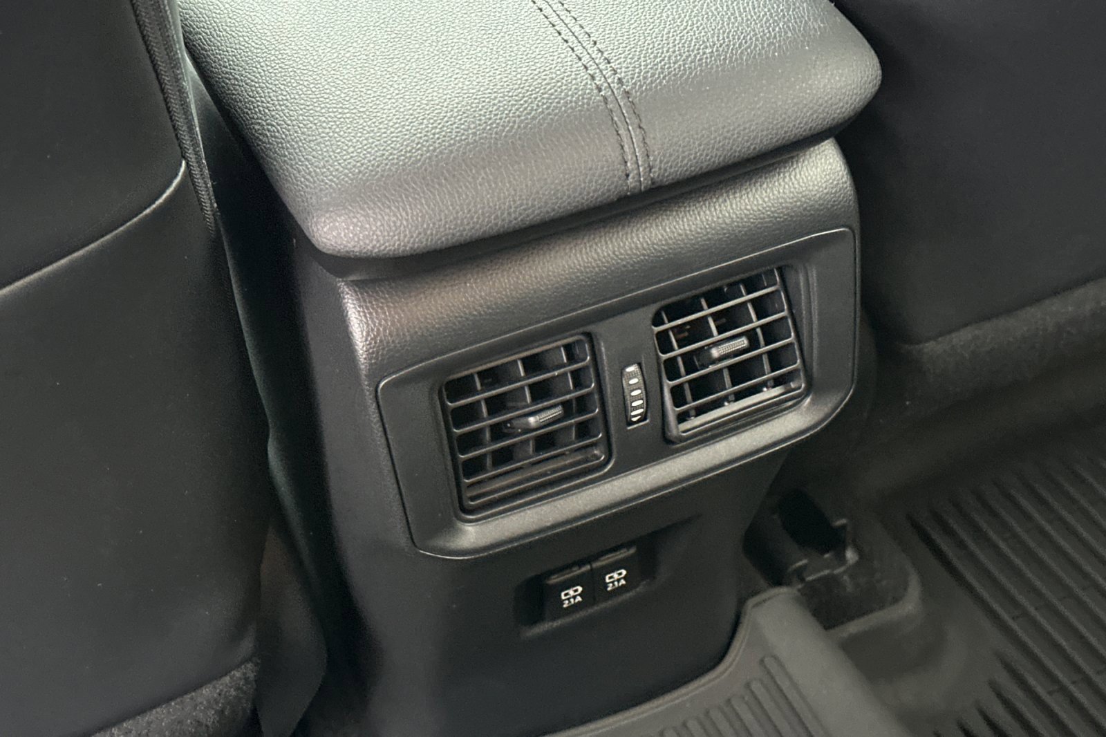 Used 2021 Toyota RAV4 Limited image 13