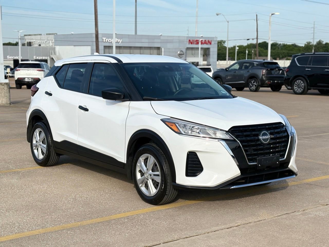 Certified 2025 Nissan Kicks Play S FWD image 5