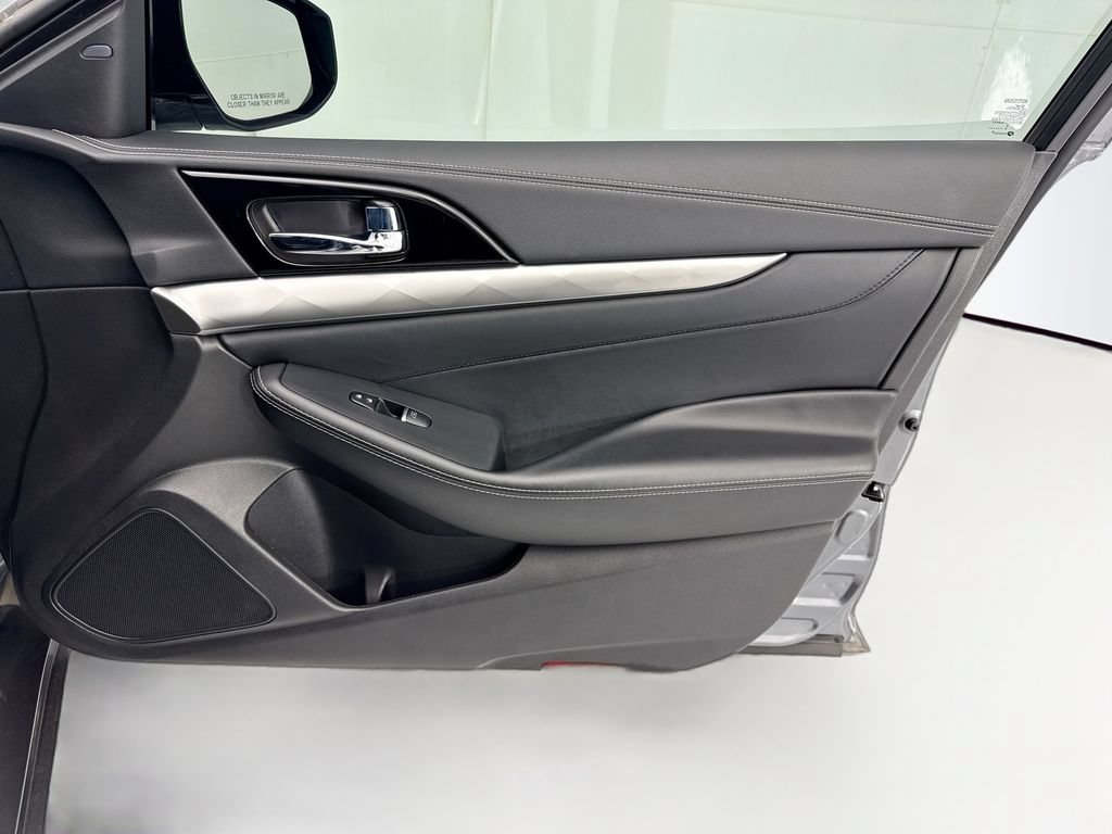 Used 2023 Nissan Maxima SV w/ Floor Mat Group FWD image 24