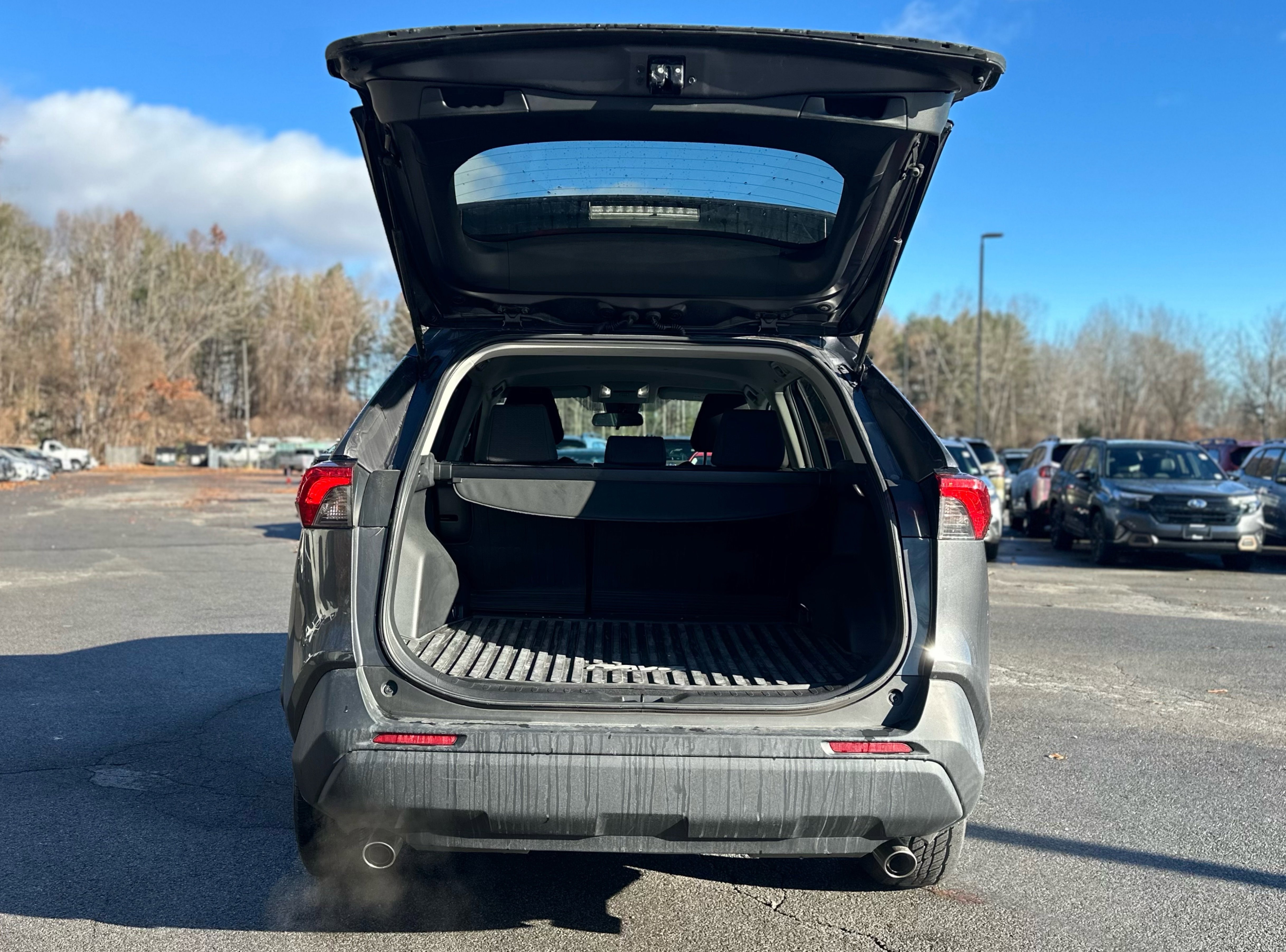 Used 2022 Toyota RAV4 LE image 15