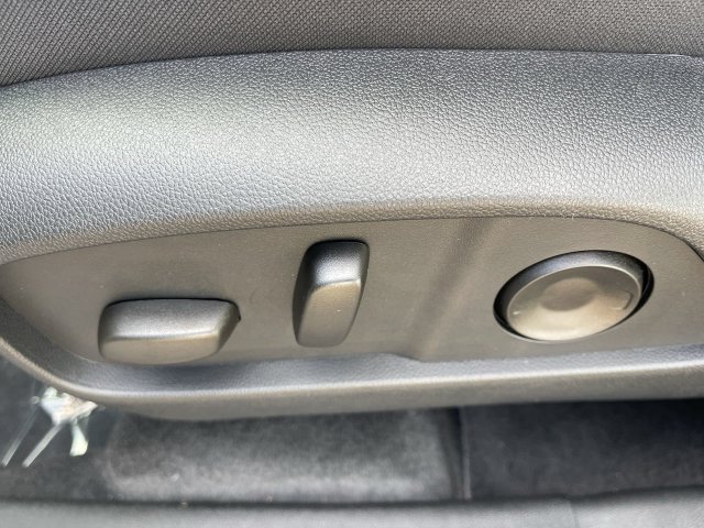 New 2027 Chevrolet Equinox LT w/ Convenience Package II FWD image 12