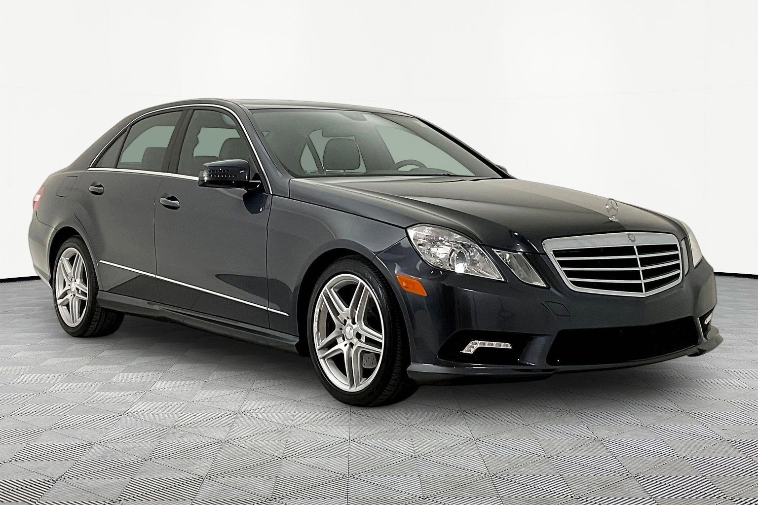 Used 2011 Mercedes-Benz E 350 4MATIC Sedan image 3