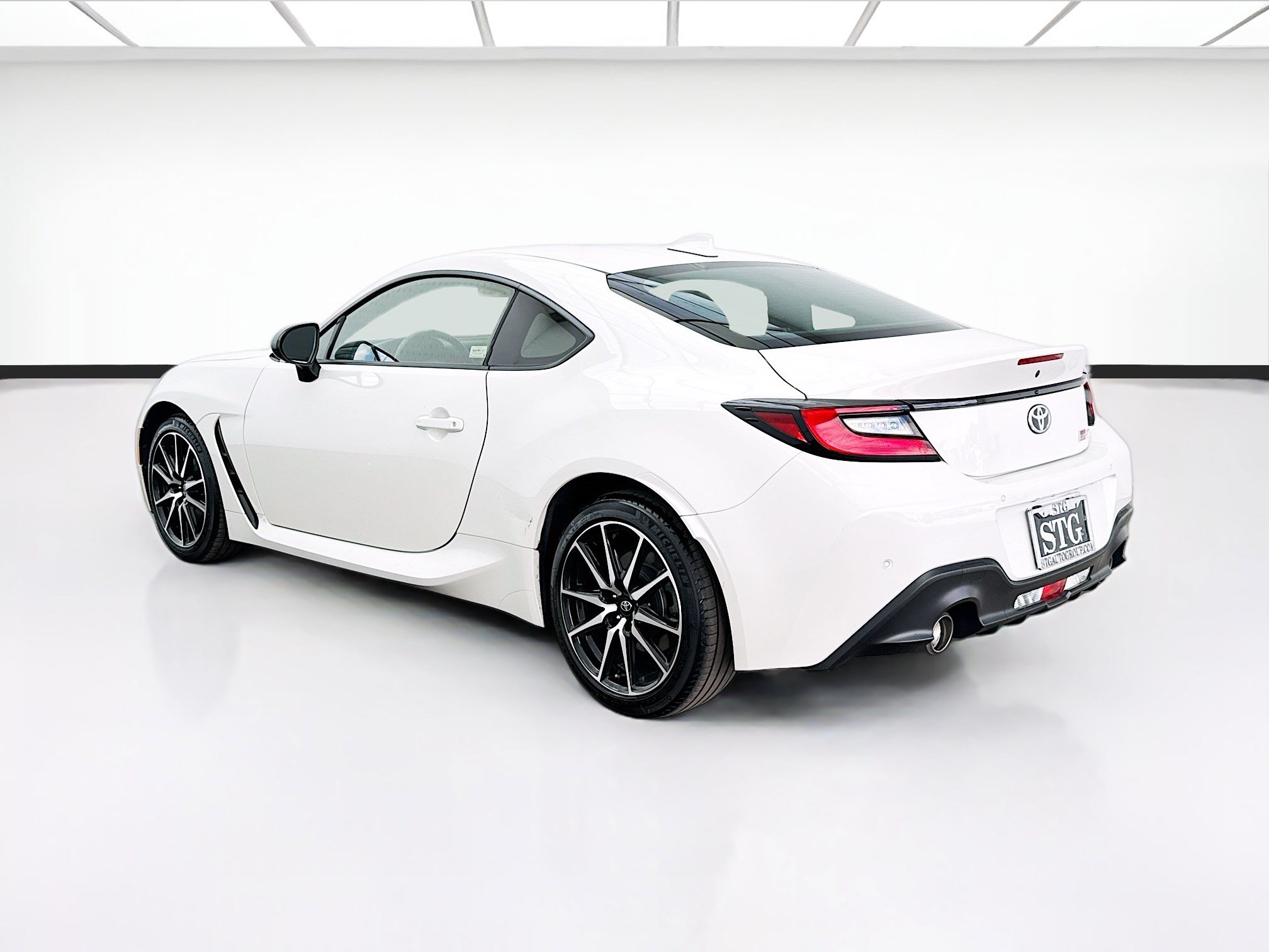 Used 2024 Toyota GR86 RWD image 6