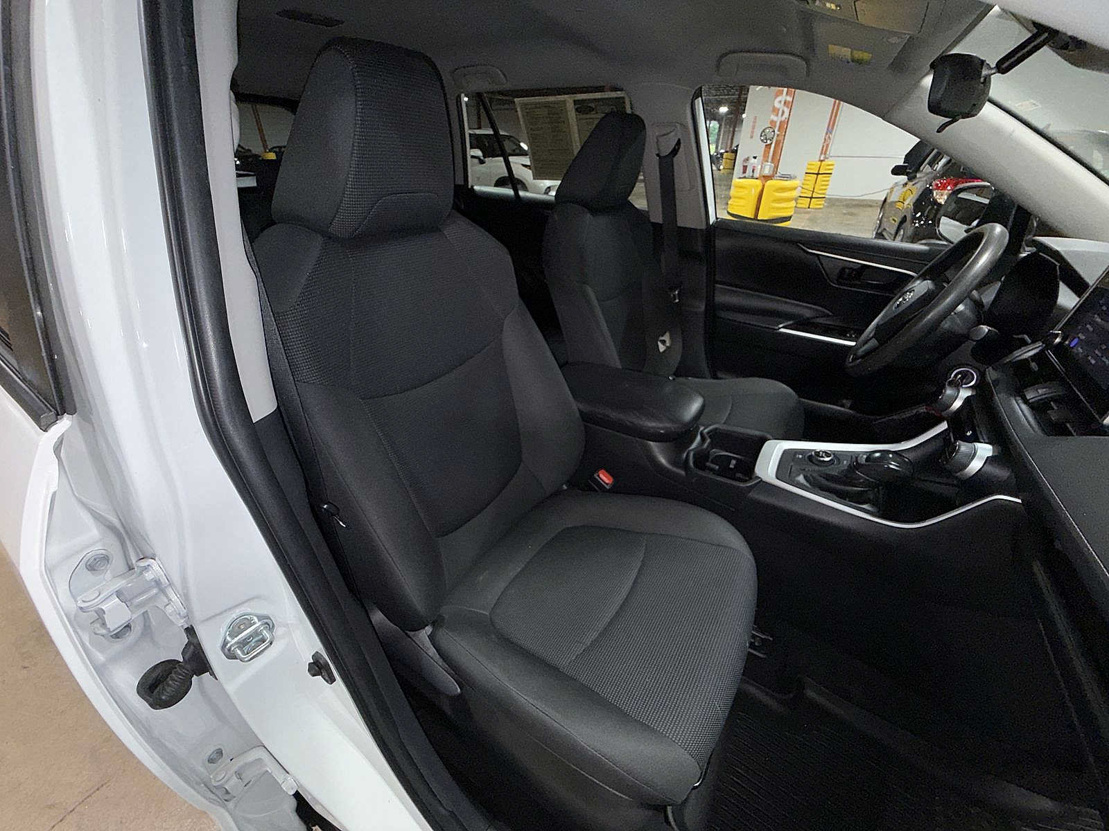 Used 2023 Toyota RAV4 LE AWD/4WD image 16