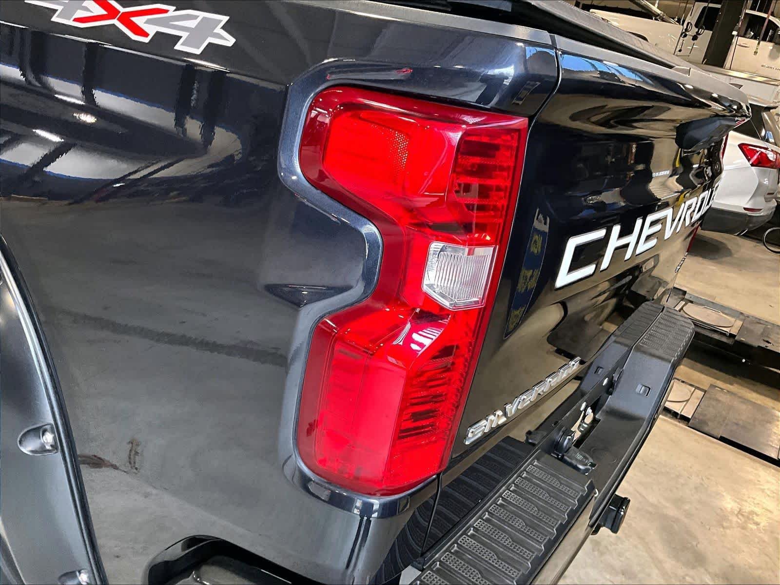 Used 2023 Chevrolet Silverado 1500 Custom image 35