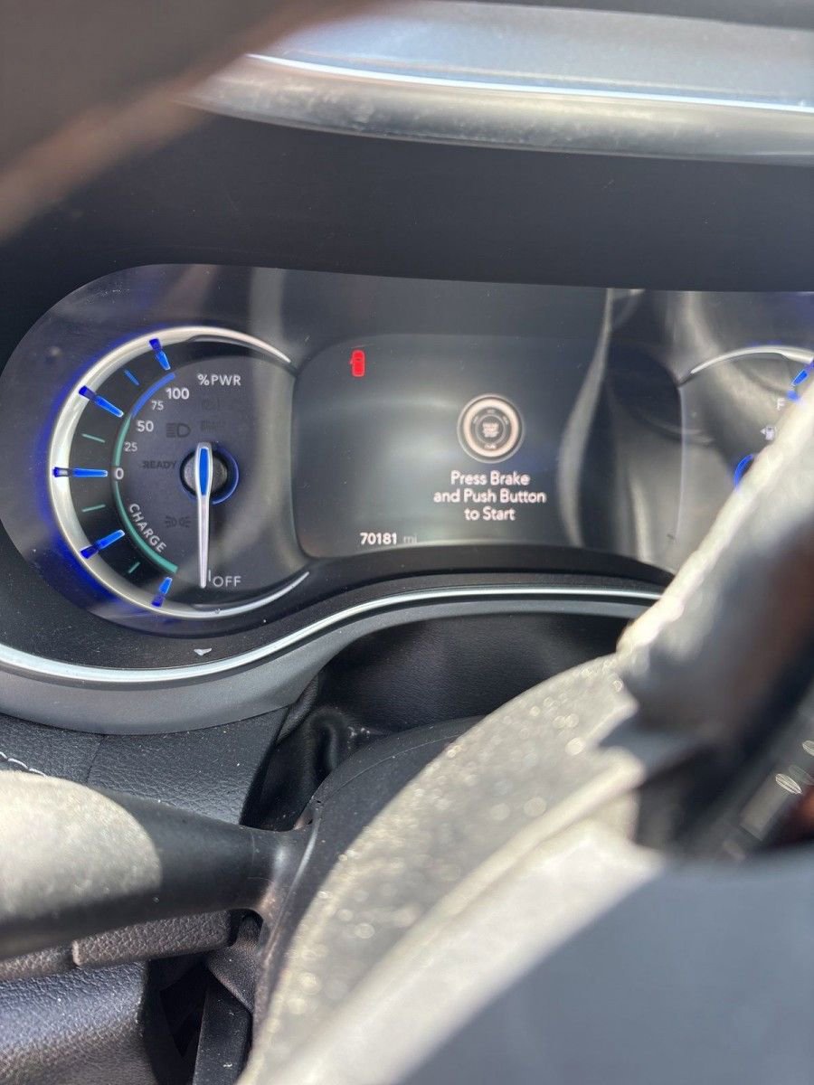 Used 2020 Chrysler Pacifica Limited w/ Advanced Safetytec Group FWD image 8